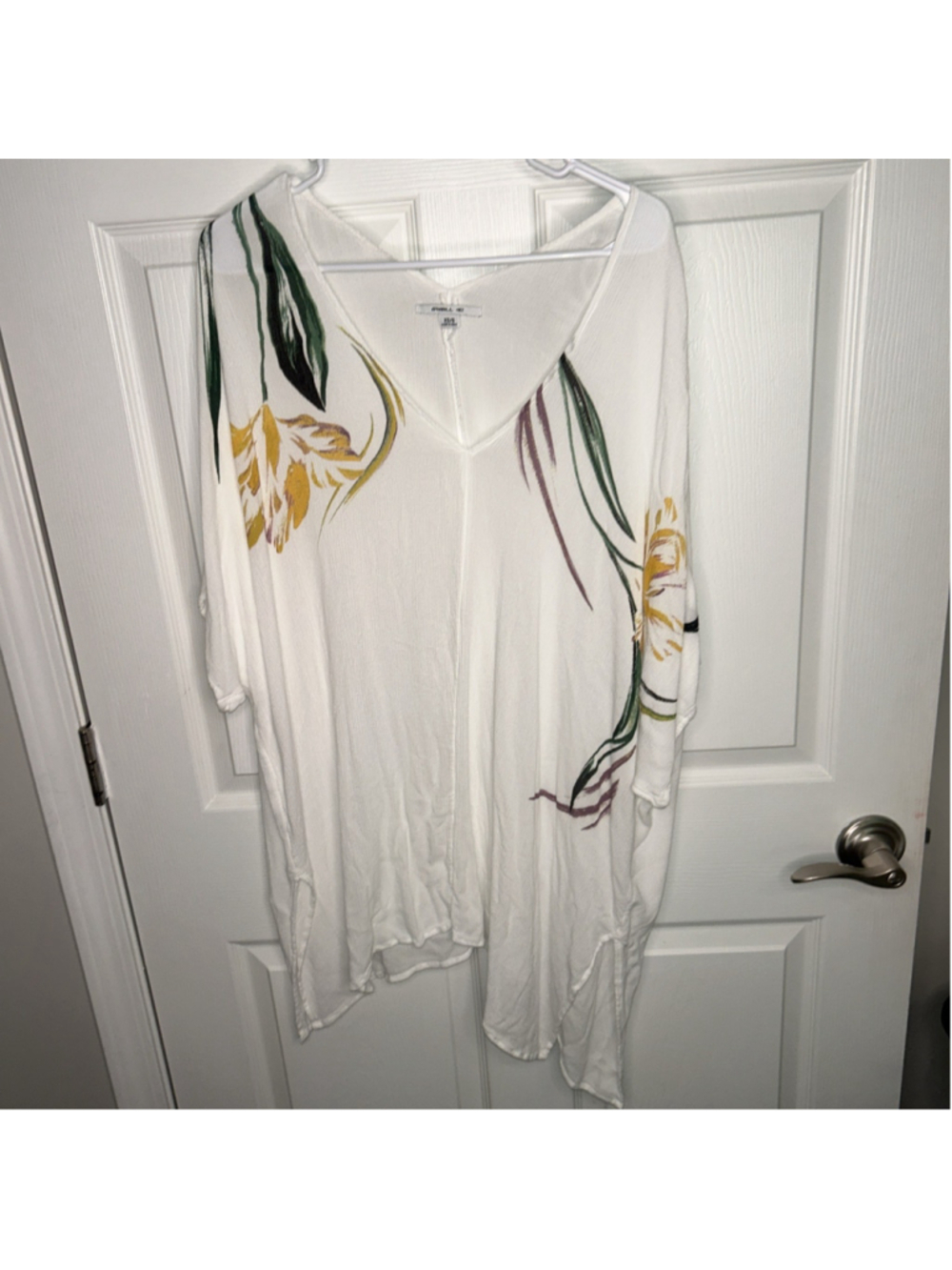 O’Neal Oversized Beach Cover Up Size XS White And Floral Print Cozy Preloved